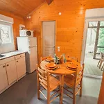 Camping Et Chalets Du Golf * La Canourgue
